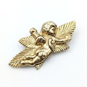 Vintage gold tone adorable cherub brooch pin